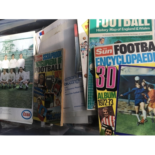 553 - Miscellaneous Football Memorabilia: Coin sets, Corinthians, Team + Reserve sheets, Sun stamp albums,... 