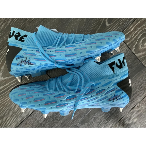 577 - Seb Haller West Ham signed Match Issued Football Boots: Puma Future boots both signed by Sebastien H... 