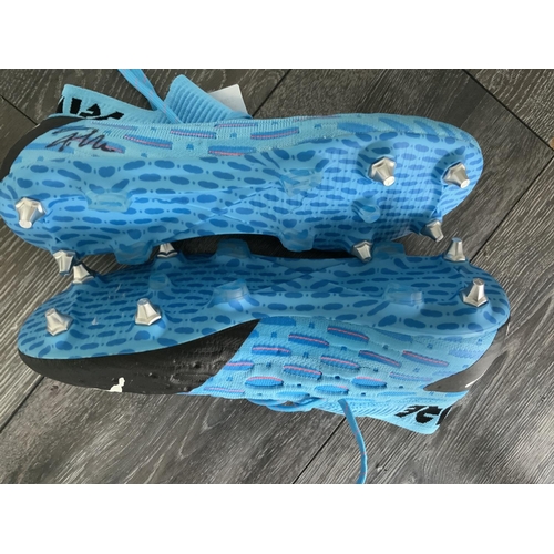 577 - Seb Haller West Ham signed Match Issued Football Boots: Puma Future boots both signed by Sebastien H... 