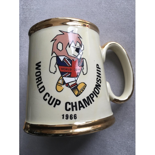 79 - 1966 World Cup Willie Ceramic Large Tankard: High quality original tankard with gold rim still unusu... 