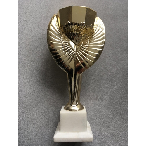 82 - 1966 England Winners Jules Rimet Trophy: Nine inch heavy replica trophy with plaque stating England ... 