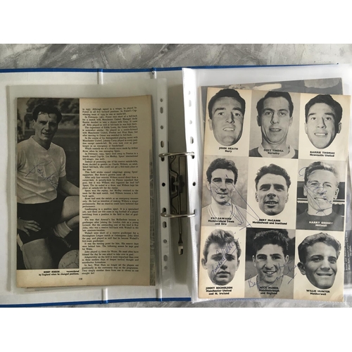 837 - 1960s Football Autographs: Superb collection neatly displayed in collectors folder with some earlier... 