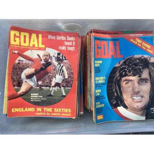 907 - Football Magazine Collection: Around 160 Goal magazines plus 45 Soccer Stars in good condition. C/W ... 