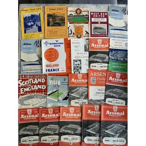 924 - 1950s Football Programmes: Wide variety of clubs and conditions. (103)