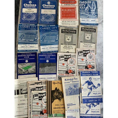 924 - 1950s Football Programmes: Wide variety of clubs and conditions. (103)