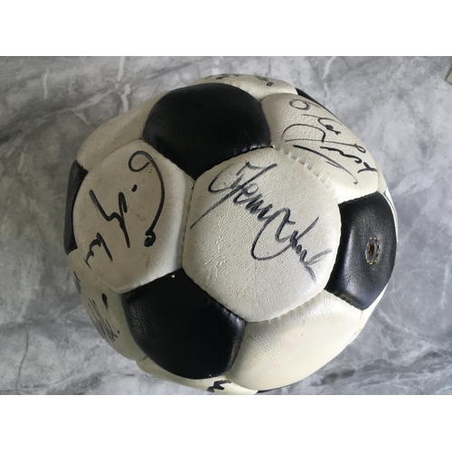 940A - 73/74 Liverpool Signed Football: Bill Shankleys last year in charge. Black and white ball is signed ... 