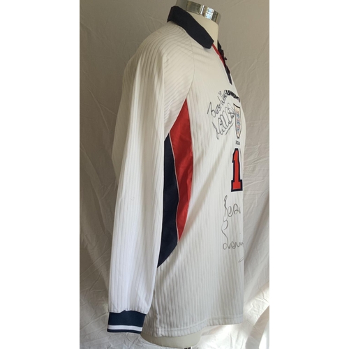 992 - England 96/97 Match Issued Signed Football Shirt: Long sleeve Umbro white shirt with number 16 to fr... 