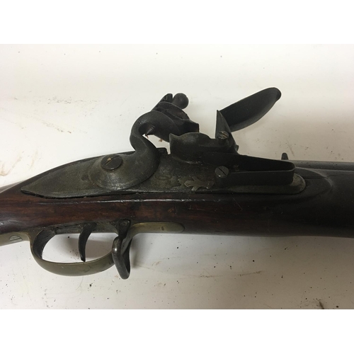 2183 - A George lll service flintlock musket rifle the action with crown marks barrel with further marks br... 