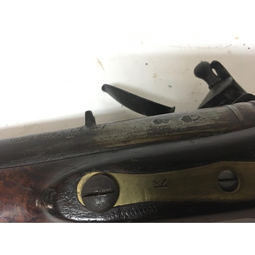 2183 - A George lll service flintlock musket rifle the action with crown marks barrel with further marks br... 