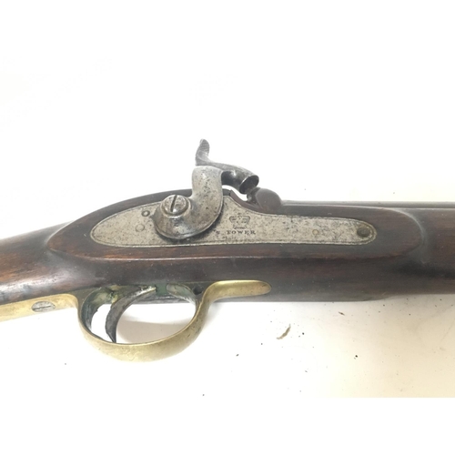 2186 - A British service 1842 pattern percussion musket rifle the action with crown and Tower the barrel wi... 
