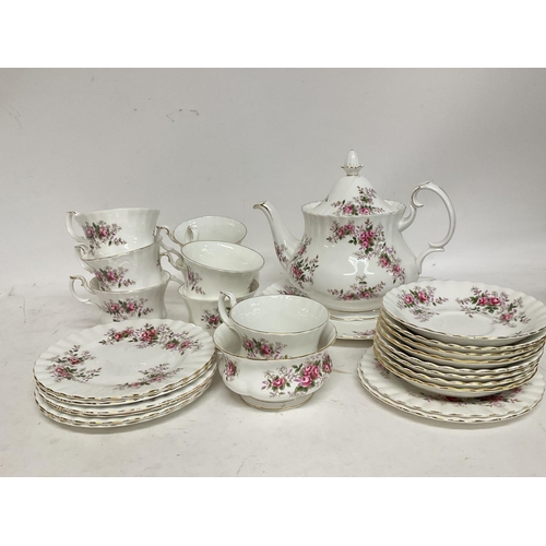 1003 - Royal Albert Lavender Rose tea set