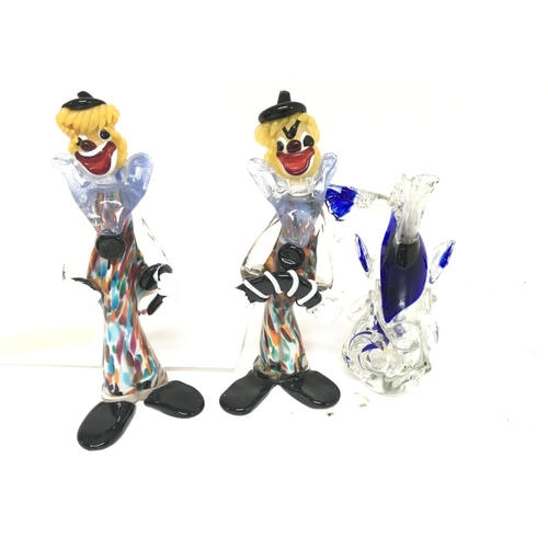 1015 - Two coloured glass Murano clowns and a Murano fish (3)