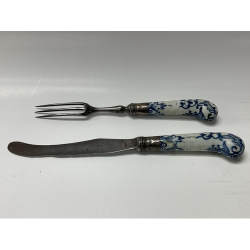 1022 - A Bow knife and fork with three teeth, soft porcelain handle decorated in monochrome blue Steel blad... 