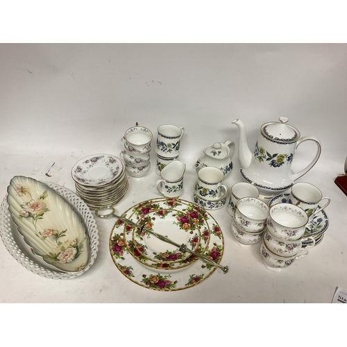 1040 - Chantilly & Paragon tea sets, Royal Albert Old Country Rose plates and 2 x dishes