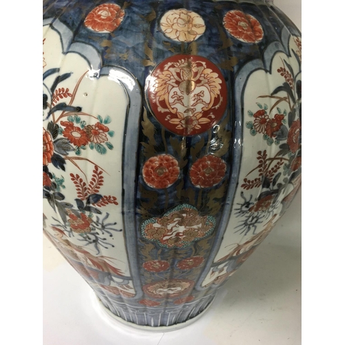 1124 - A large and impressive Imari vase and cover with detachable lid decanted with panels of birds flower... 