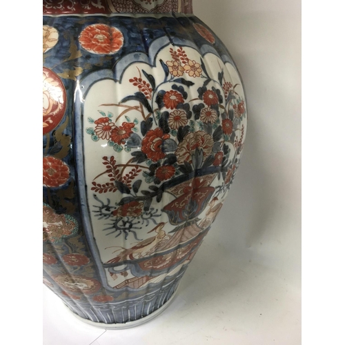 1124 - A large and impressive Imari vase and cover with detachable lid decanted with panels of birds flower... 