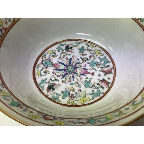 1138 - An early 20thC Cantonese porcelain bowl with 4 Character mark to base. 18.5cm x 8cm (good condition ... 