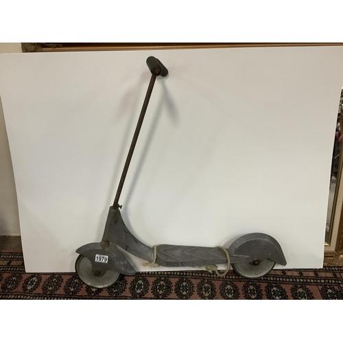 1979 - A 1950s vintage childâs scooter. Needs attention.