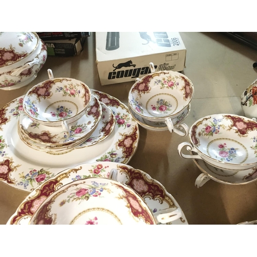 811 - Tuscan China tea set. Windsor pattern. First and second class condition, made in England.