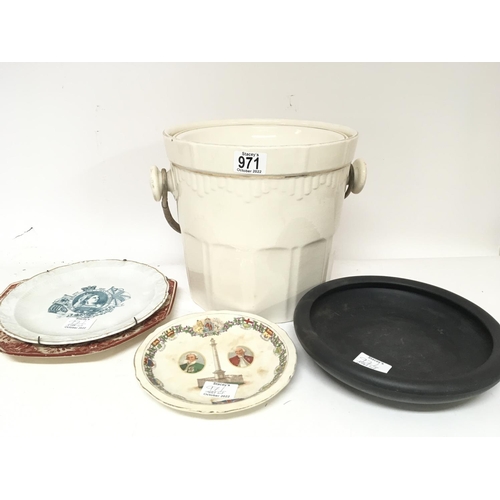 899 - A jug and bowl ceramic bucket and other collectors plates.