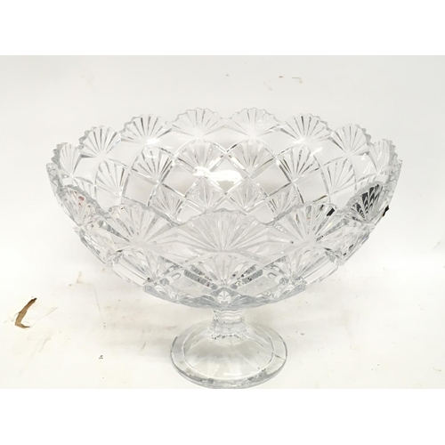 936 - Crystal bowl