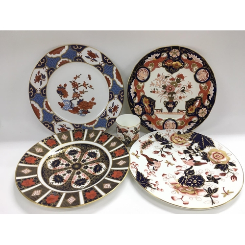 971 - Four plates comprising Royal Crown Derby, Coalport, Spode and Mason's examples plus a Coalport beake... 