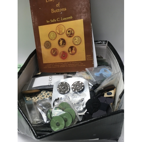 708 - A box of various buttons together with the collector's Encyclopaedia of buttons.