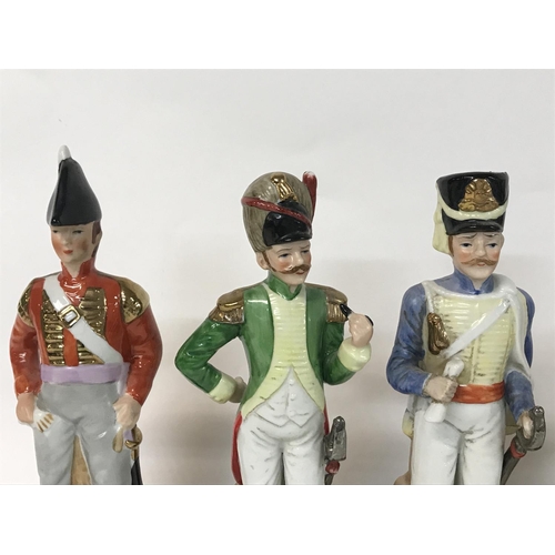 1104 - Ceramic unmarked soldier figures