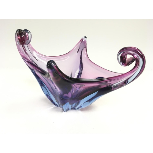 1105 - A Murano glass bowl with pulled twirled lobes.