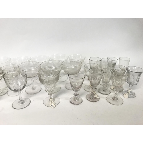 1106 - Collection of various glass ware cups