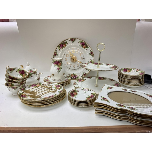 1185 - Large collection of Royal Albert old country rose including plates, cups, tea pots