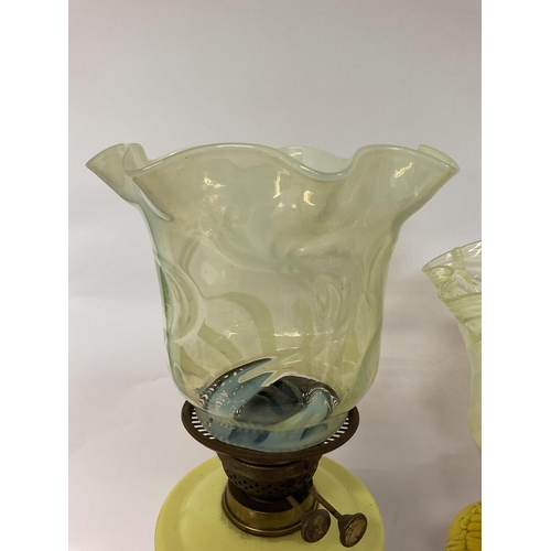 1267 - Oil lamps with vaseline tinted glass shades