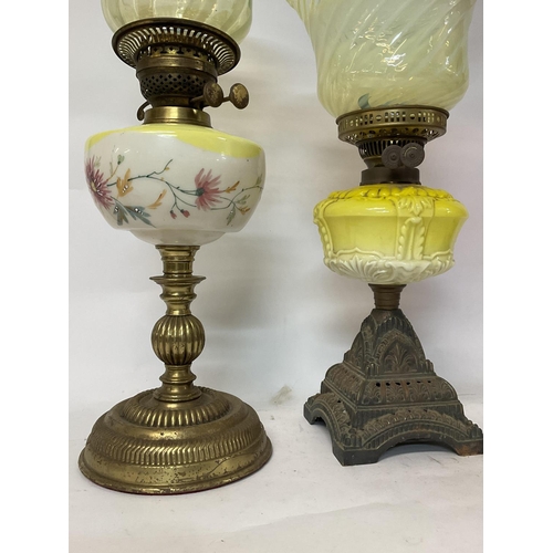 1267 - Oil lamps with vaseline tinted glass shades