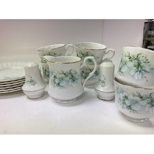 1273 - A royal Stafford china tea and dinner set