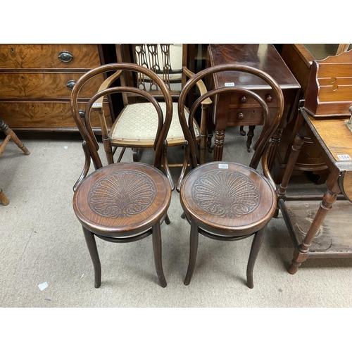 1585 - A pair of 1920s bentwood kitchen chairs