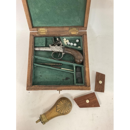 1632 - Small, box lock, Flintlock muff pistol+ powder flask with turn off barrel in contemporary box