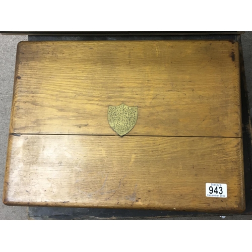 943 - An oak canteen of mixed cutlery and a box containing silver plate (2)