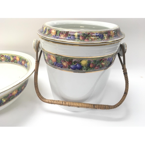 187 - A winton ware bathroom set.