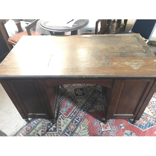 254 - No Reserve - An Edwardian desk