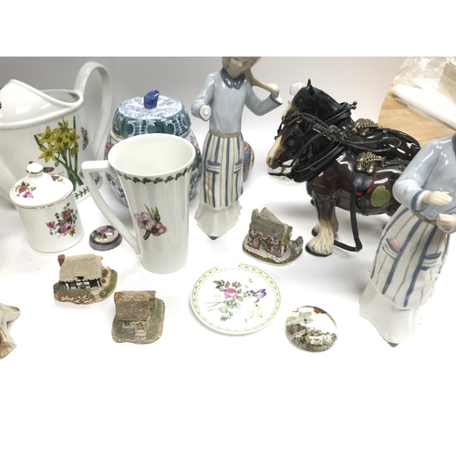 352 - Collection of assorted ceramic items including lilliput lane