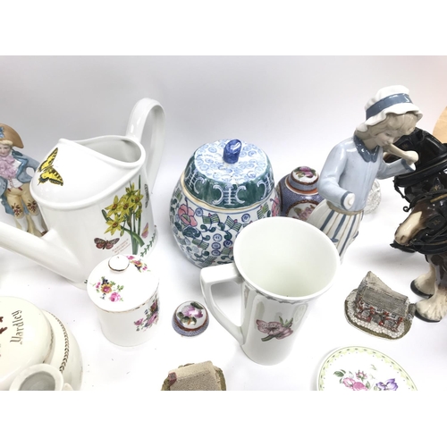 352 - Collection of assorted ceramic items including lilliput lane