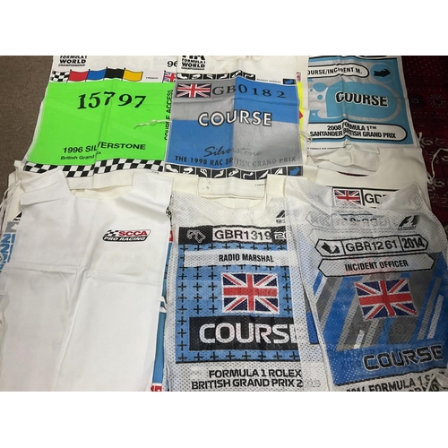 479 - No Reserve - An extensive collection of Formula 1 incident and course Marshall tabards. 1996, 1998, ... 