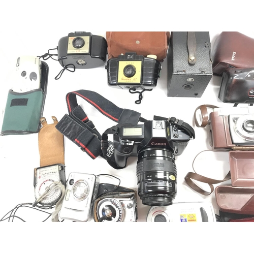 504 - Collection of cameras and related items.