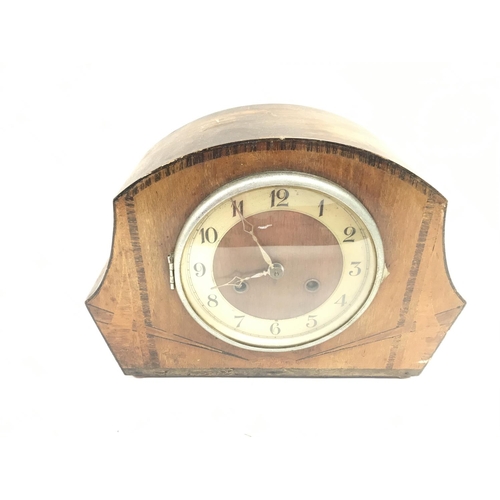 542 - An Art Deco style mantle clock no reserve.