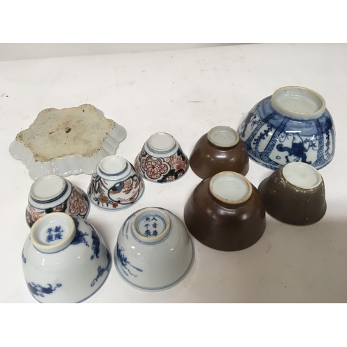 7 - A collection of Chinese export 18th century and later porcelain tea bowls and other small bowls some... 