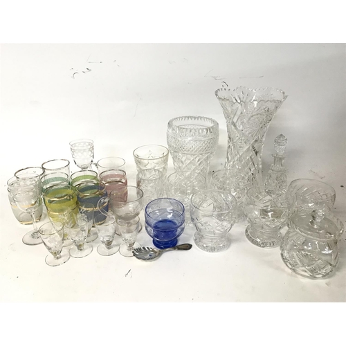 73 - No Reserve - Glass ornaments including glasses, vases