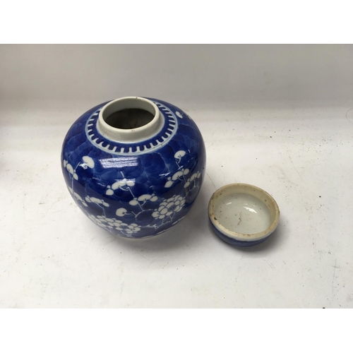 772 - A collection of Chinese ceramics