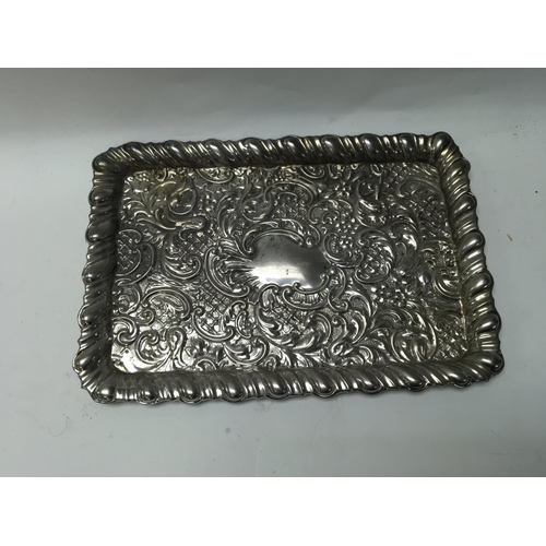 1000 - White metal embossed tray