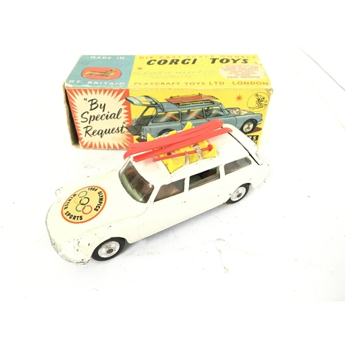 195 - A Boxed Corgi Citroen Safari #475 and a Rover 2000 #322. Boxes are worn.