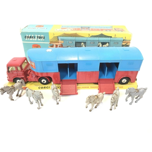 28 - A Boxed Corgi Circus Horse Transporter With Horses. #1130. Box is worn.